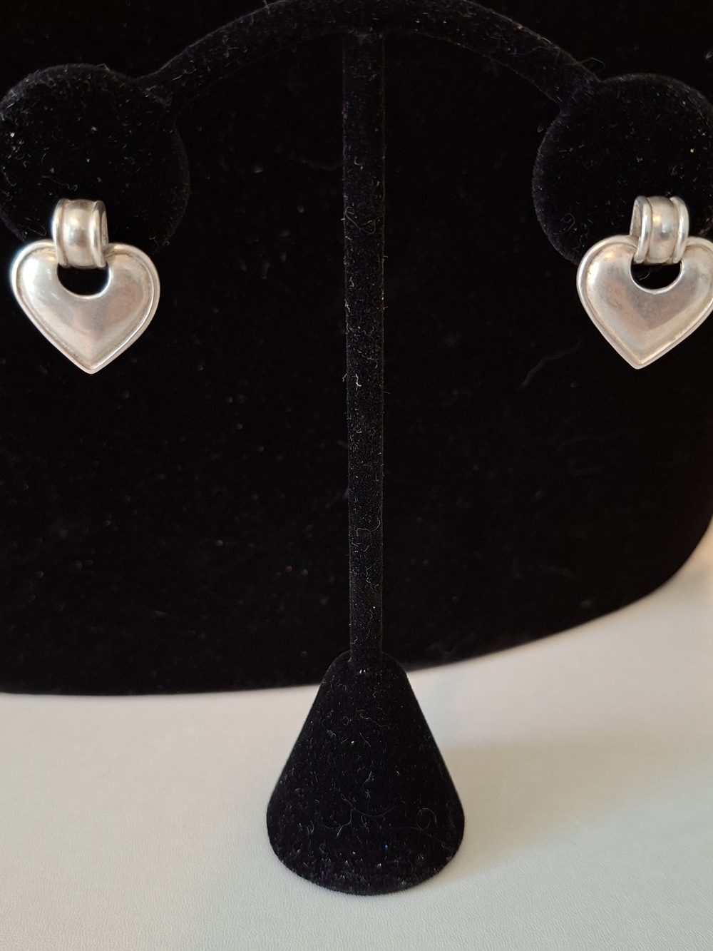 VINTAGE RETIRE JAMES AVERY STERLING SILVER HEART SHAPED EARRINGS